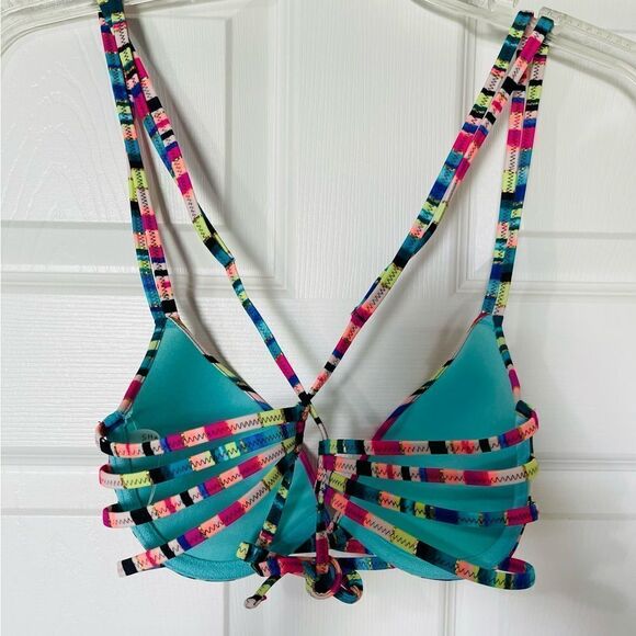 NWOT Beautiful colorful unique bikini top. - Picture 2 of 3